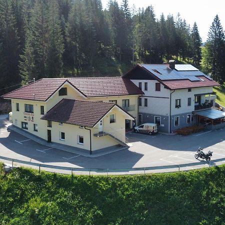 Hotel And Restaurant Ana Hrib-Loski Potok Екстериор снимка