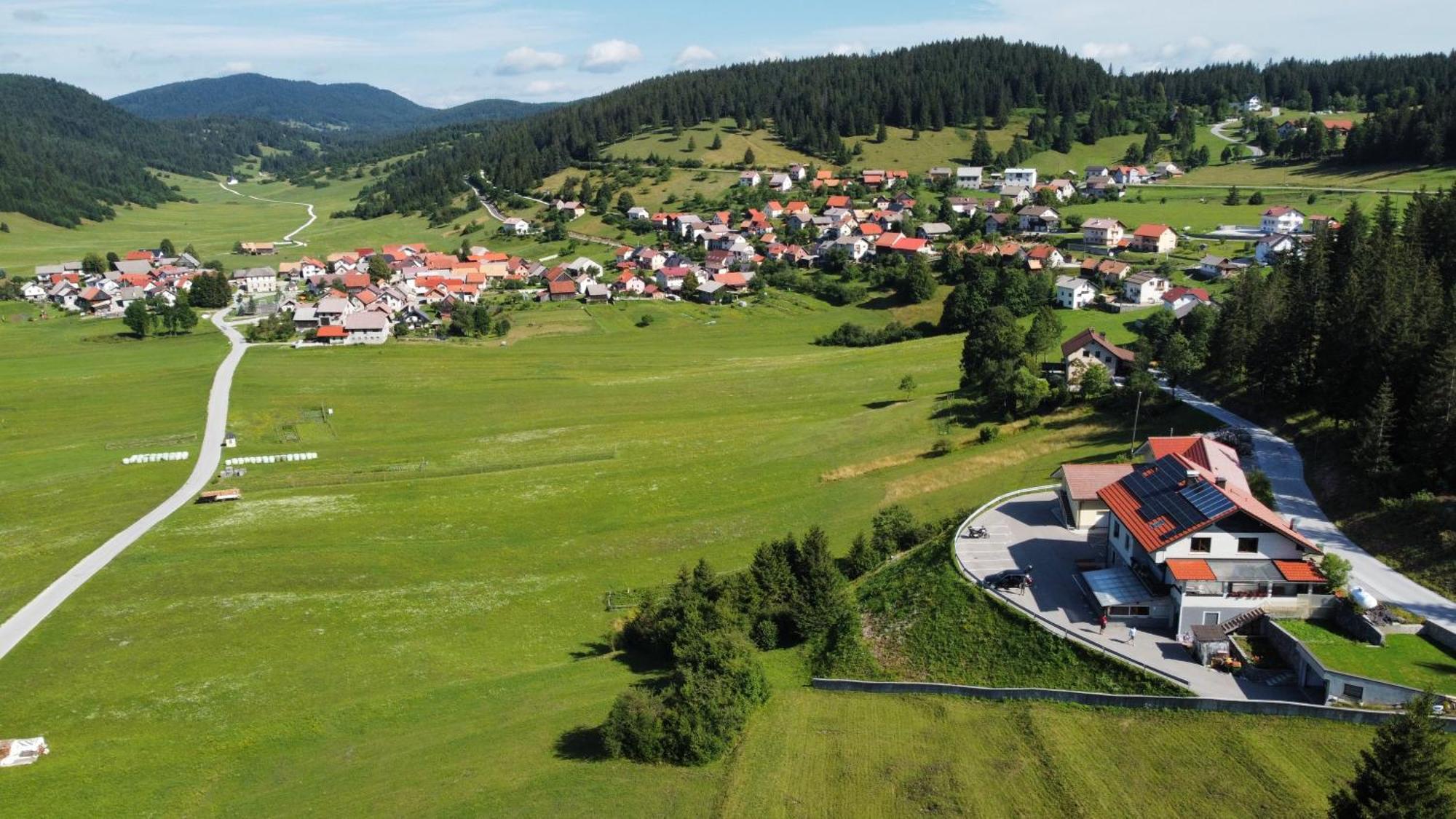 Hotel And Restaurant Ana Hrib-Loski Potok Екстериор снимка
