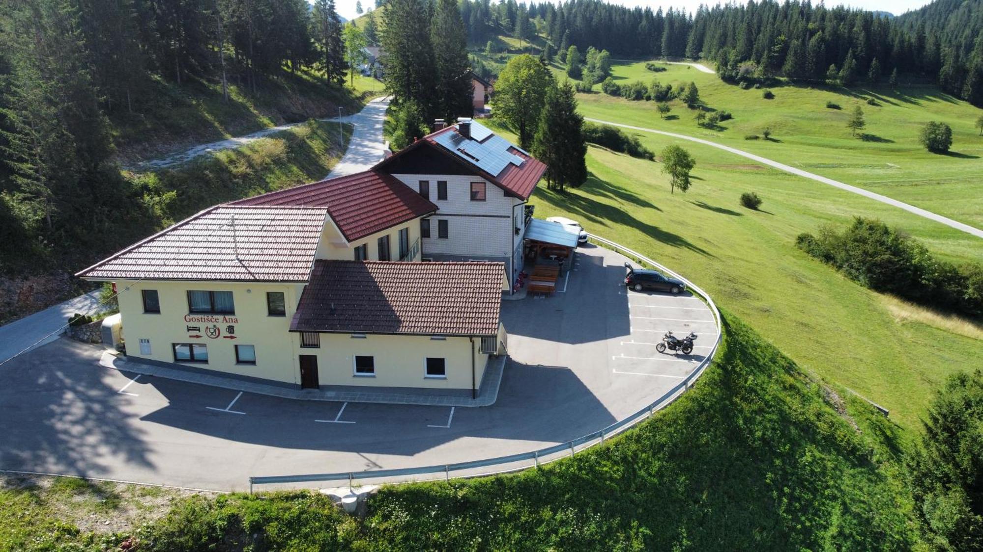 Hotel And Restaurant Ana Hrib-Loski Potok Екстериор снимка
