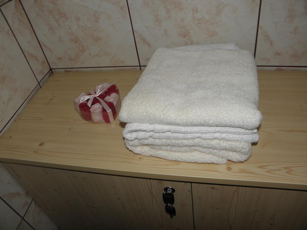 Hotel And Restaurant Ana Hrib-Loski Potok Стая снимка