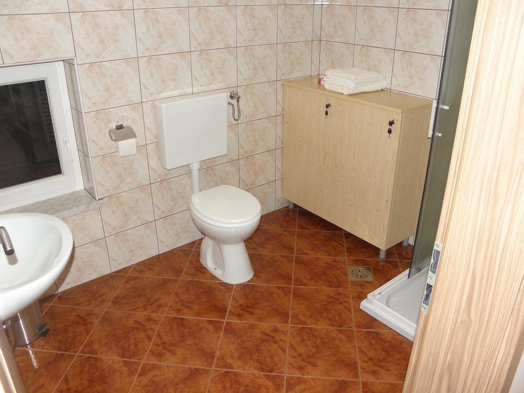 Hotel And Restaurant Ana Hrib-Loski Potok Екстериор снимка