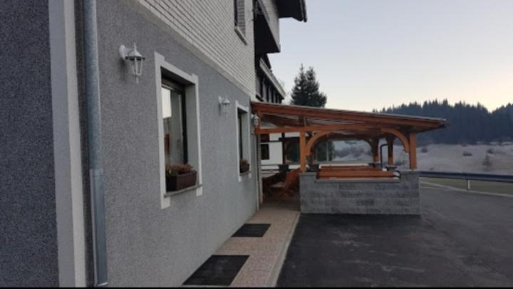 Hotel And Restaurant Ana Hrib-Loski Potok Екстериор снимка